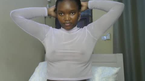 Snapshot of sexypetite_lee chatting on March 4, 2025, 4:49 am Lee online show from March 4, 2025, 4:49 am