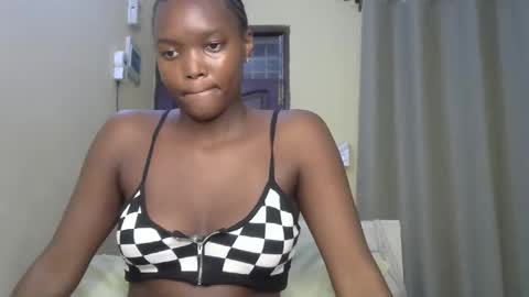 Snapshot of sexypetite_lee chatting on March 12, 2025, 4:51 am Lee online show from March 12, 2025, 4:51 am