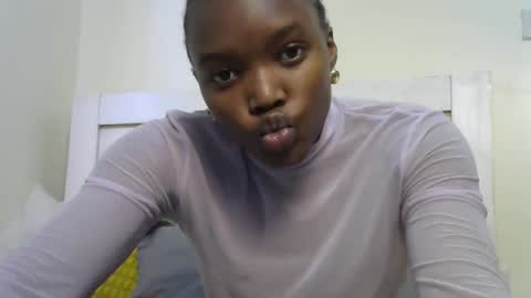 Snapshot of sexypetite_lee chatting on September 25, 2025, 8:18 am Lee online show from September 25, 2025, 8:18 am