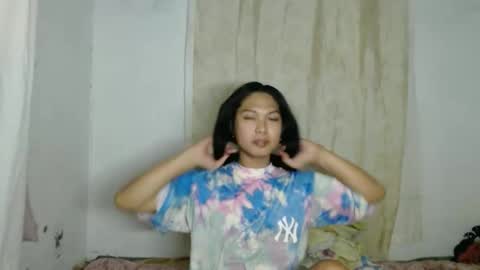 Snapshot of sexypetiteraine chatting on June 5, 2026, 8:20 am sexypetiteraine online show from June 5, 2026, 8:20 am