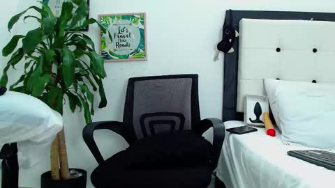 Snapshot of sexytommy_ chatting on March 20, 2026, 6:35 pm sexytommy_ online show from March 20, 2026, 6:35 pm