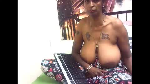sexyva4u2luv online show from February 25, 2025, 12:13 pm