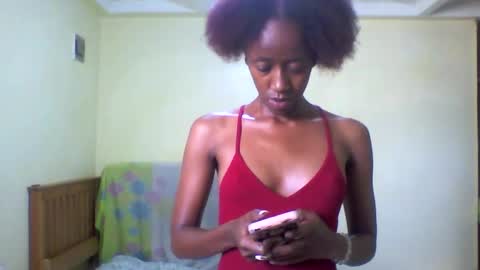 Snapshot of sexyy_tiny chatting on January 3, 2025, 8:32 am Mel online show from January 3, 2025, 8:32 am