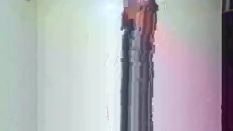 Snapshot of sexyy_tiny chatting on February 4, 2025, 12:22 pm Mel online show from February 4, 2025, 12:22 pm