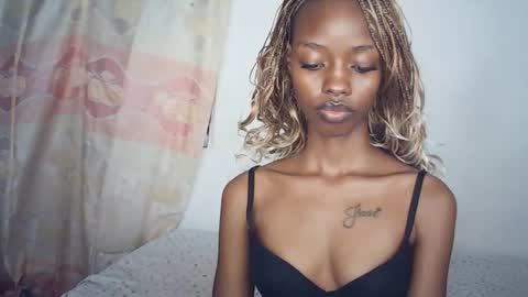 Snapshot of sexyzuriel chatting on March 18, 2026, 9:45 am sexyzuriel online show from March 18, 2026, 9:45 am