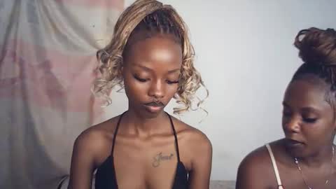 Snapshot of sexyzuriel chatting on March 21, 2026, 10:31 am sexyzuriel online show from March 21, 2026, 10:31 am