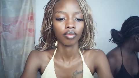 Snapshot of sexyzuriel chatting on March 27, 2026, 11:21 am sexyzuriel online show from March 27, 2026, 11:21 am