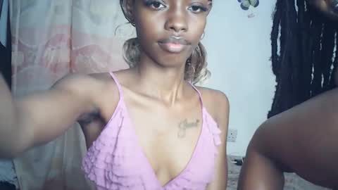 Snapshot of sexyzuriel chatting on April 2, 2026, 9:18 am sexyzuriel online show from April 2, 2026, 9:18 am