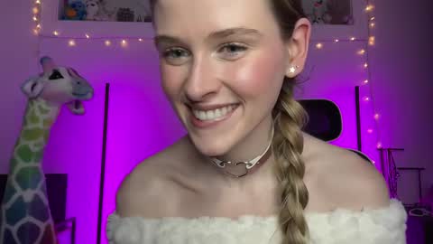 Snapshot of shadebabe chatting on December 11, 2024, 2:33 pm shadebabe online show from December 11, 2024, 2:33 pm