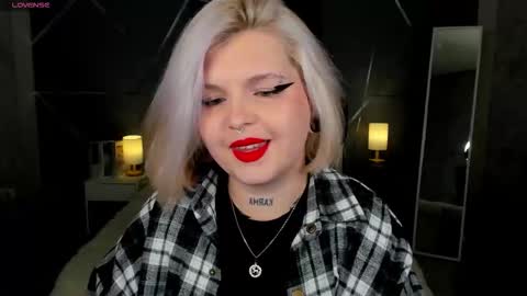 Snapshot of shadow__purr chatting on November 10, 2025, 8:13 am Lana online show from November 10, 2025, 8:13 am