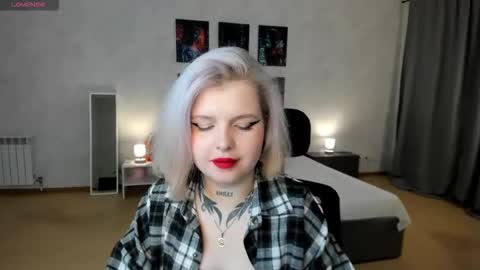 Snapshot of shadow__purr chatting on November 12, 2025, 1:39 am Lana online show from November 12, 2025, 1:39 am