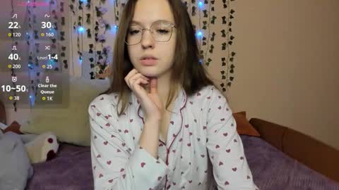 Snapshot of shalinamontana chatting on October 19, 2025, 3:34 pm Vivian online show from October 19, 2025, 3:34 pm