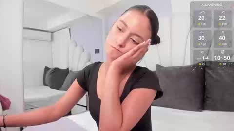 Snapshot of shamara_thomson chatting on September 23, 2025, 1:30 am Shamara Thomson online show from September 23, 2025, 1:30 am