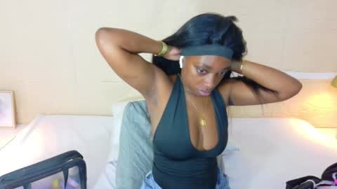 Snapshot of shamira_moore chatting on October 18, 2025, 1:45 pm Catalina online show from October 18, 2025, 1:45 pm