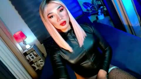 Snapshot of shane_hugexx chatting on October 7, 2025, 6:38 pm MISS SHANE online show from October 7, 2025, 6:38 pm