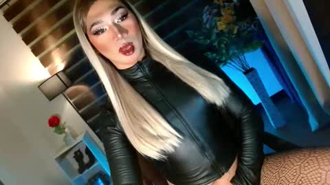 Snapshot of shane_hugexx chatting on October 13, 2025, 7:30 am MISS SHANE online show from October 13, 2025, 7:30 am