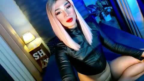 Snapshot of shane_hugexx chatting on November 15, 2025, 6:37 pm MISS SHANE online show from November 15, 2025, 6:37 pm