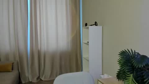 me name is Mia online show from February 11, 2026, 8:41 am