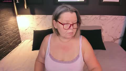 Snapshot of shannonshine chatting on October 16, 2025, 5:19 am Shannon online show from October 16, 2025, 5:19 am