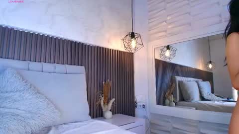 SHANON online show from April 16, 2026, 9:39 pm