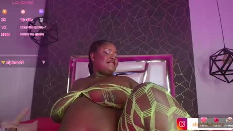 Snapshot of shantaladdams chatting on February 4, 2026, 2:06 am Shantal online show from February 4, 2026, 2:06 am