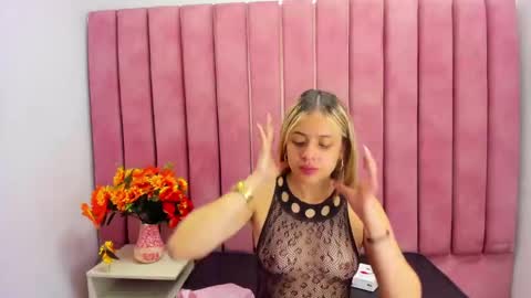 Snapshot of shanthal_fox_ chatting on October 27, 2025, 12:42 pm shanthal online show from October 27, 2025, 12:42 pm