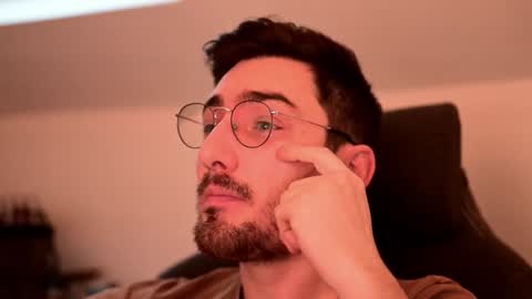 frenchy boy online show from December 10, 2024, 7:58 am