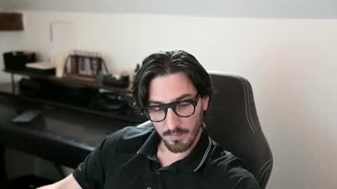 Snapshot of shape80 chatting on June 12, 2026, 5:23 pm frenchy boy online show from June 12, 2026, 5:23 pm
