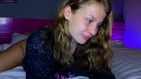 Sharleen online show from November 20, 2025, 4:18 pm