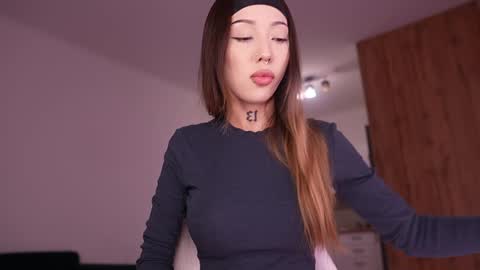 Sharlin  online show from December 15, 2025, 12:48 am