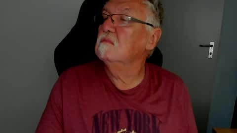 sharlots_pet online show from May 5, 2026, 12:02 pm