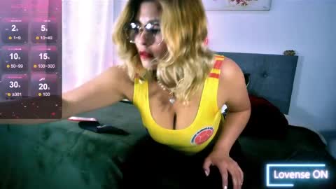 sharlott_3 online show from April 2, 2026, 12:58 pm