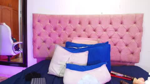 Sharlott online show from January 9, 2025, 6:04 pm