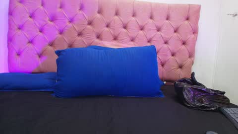 Sharlott online show from January 11, 2025, 1:22 pm