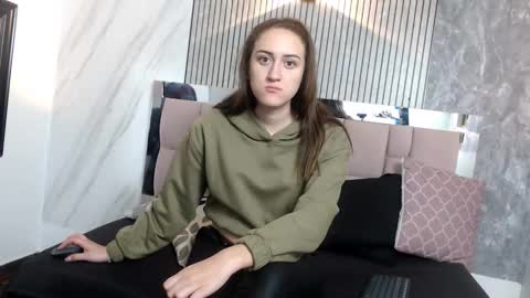 Snapshot of sharlotte__jones chatting on February 2, 2026, 2:05 pm Sara online show from February 2, 2026, 2:05 pm