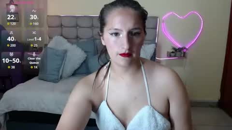 ESTEFI  online show from June 16, 2026, 7:27 pm