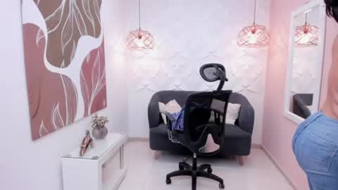 Snapshot of sharon_titts chatting on June 19, 2026, 1:37 pm sharon online show from June 19, 2026, 1:37 pm
