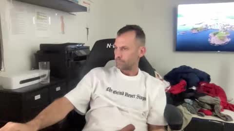 shaunzee35 online show from April 28, 2026, 8:19 am