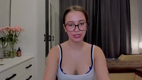 shawty__mariaa online show from September 12, 2025, 1:33 pm