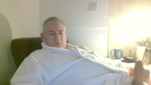 Snapshot of she52 chatting on December 6, 2024, 7:45 pm she52 online show from December 6, 2024, 7:45 pm