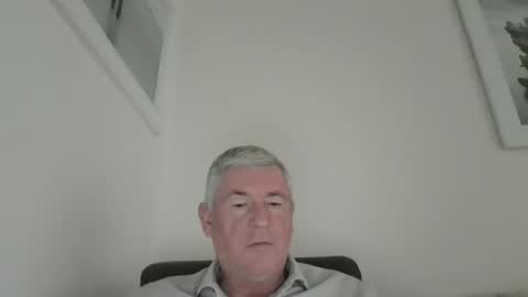 Snapshot of she52 chatting on November 27, 2025, 3:03 pm she52 online show from November 27, 2025, 3:03 pm