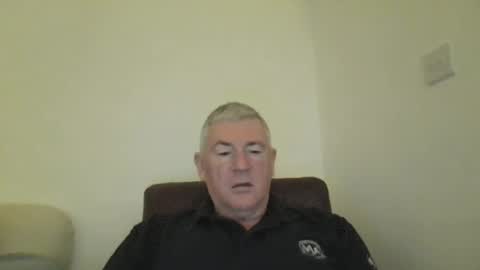 Snapshot of she52 chatting on December 18, 2025, 3:51 pm she52 online show from December 18, 2025, 3:51 pm