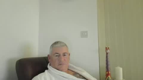 Snapshot of she52 chatting on December 20, 2025, 6:26 pm she52 online show from December 20, 2025, 6:26 pm