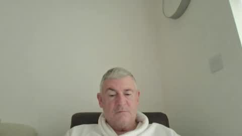 Snapshot of she52 chatting on December 22, 2025, 9:06 am she52 online show from December 22, 2025, 9:06 am