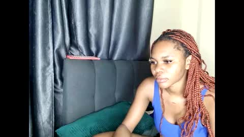 Snapshot of shee13 chatting on October 27, 2025, 10:41 am shee13 online show from October 27, 2025, 10:41 am