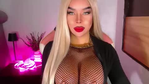 sheenafrost online show from April 11, 2026, 7:18 pm