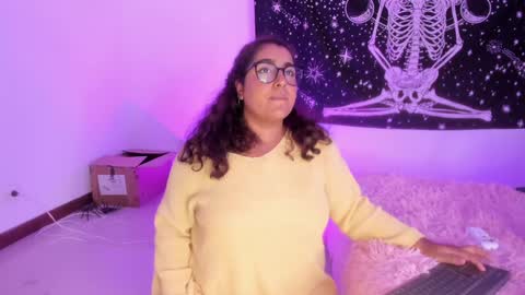 Snapshot of sheeylaroee chatting on February 7, 2025, 6:03 am Heidy online show from February 7, 2025, 6:03 am