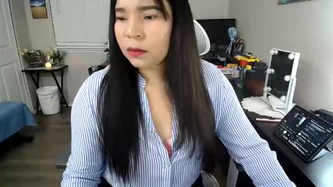 sheilyn_smith online show from April 7, 2026, 4:24 am