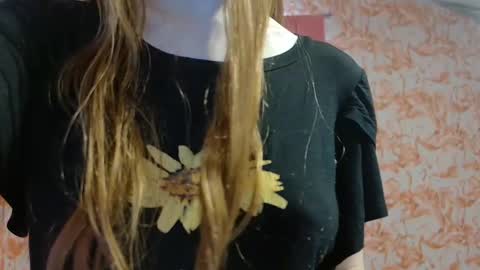 Snapshot of shelikessoymilk chatting on September 19, 2025, 7:14 pm Erika online show from September 19, 2025, 7:14 pm