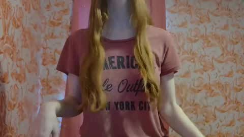 Snapshot of shelikessoymilk chatting on October 10, 2025, 7:13 pm Erika online show from October 10, 2025, 7:13 pm